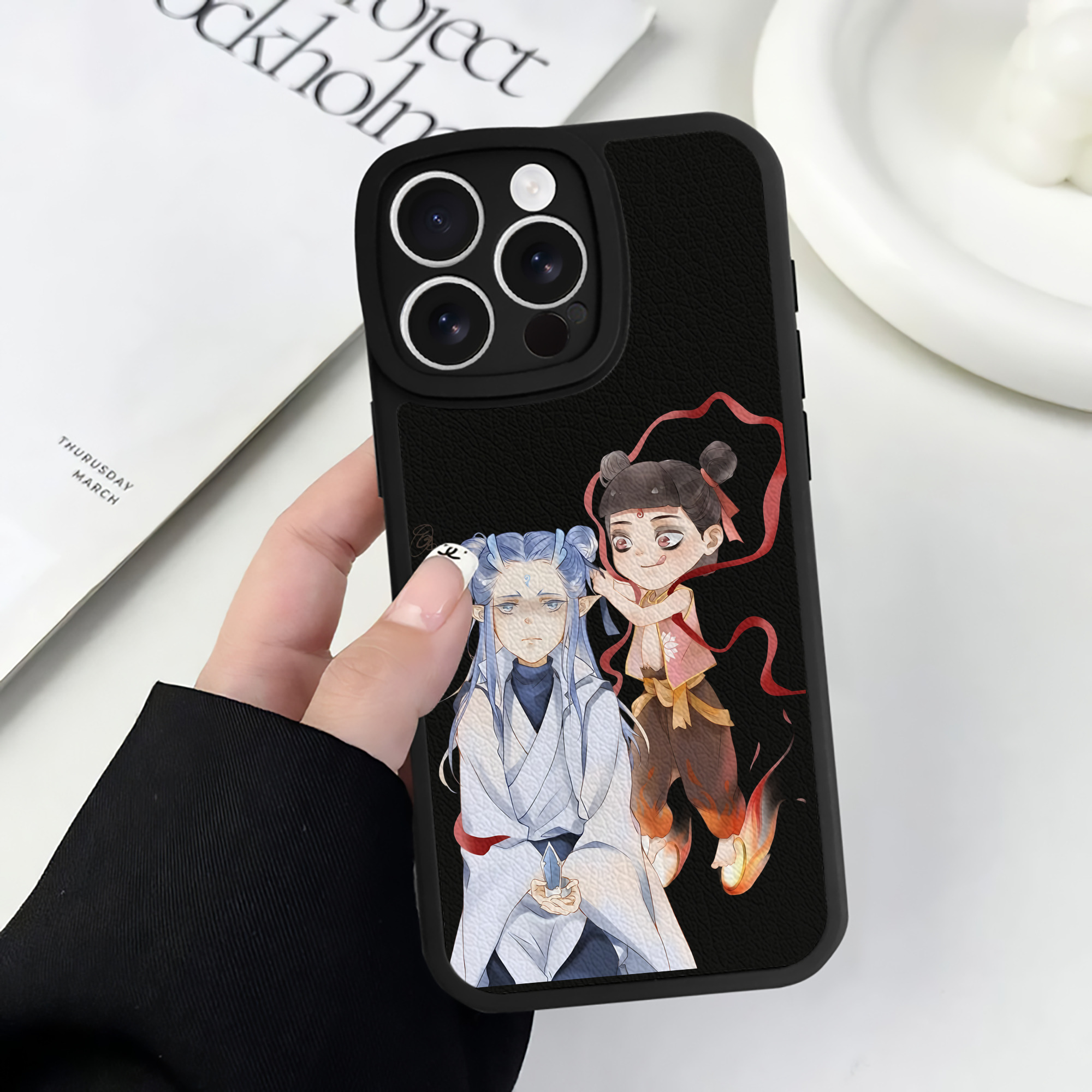 （画像用） Ne Zha 2 ナタ 魔童の大暴れ 【iPhone 16シリーズ対応】シリコンスマホケース（レザー調） 材質：シリコン